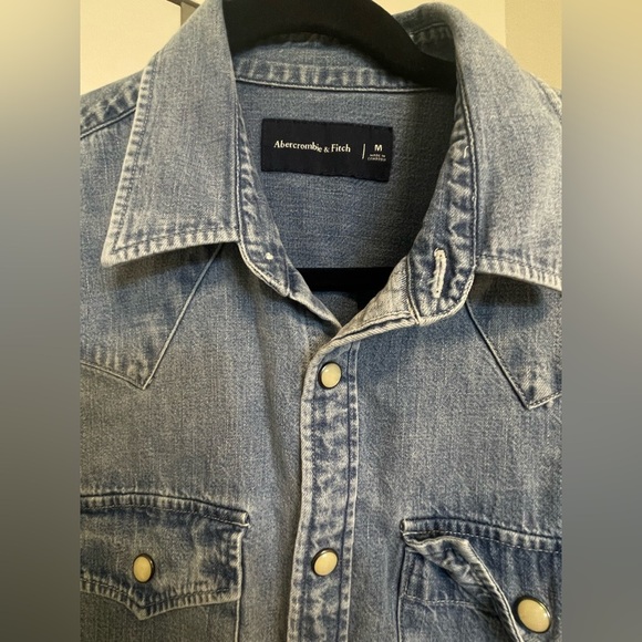 Men’s  Abercrombie & Fitch Light Blue Denim Button Down Shirt - Picture 3 of 4